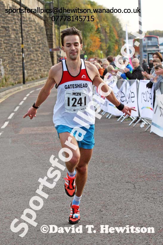 Conrad Franks wins the Morpeth to Newcastle Marathon. Photo: David T. Hewitson/Sports for All Pics